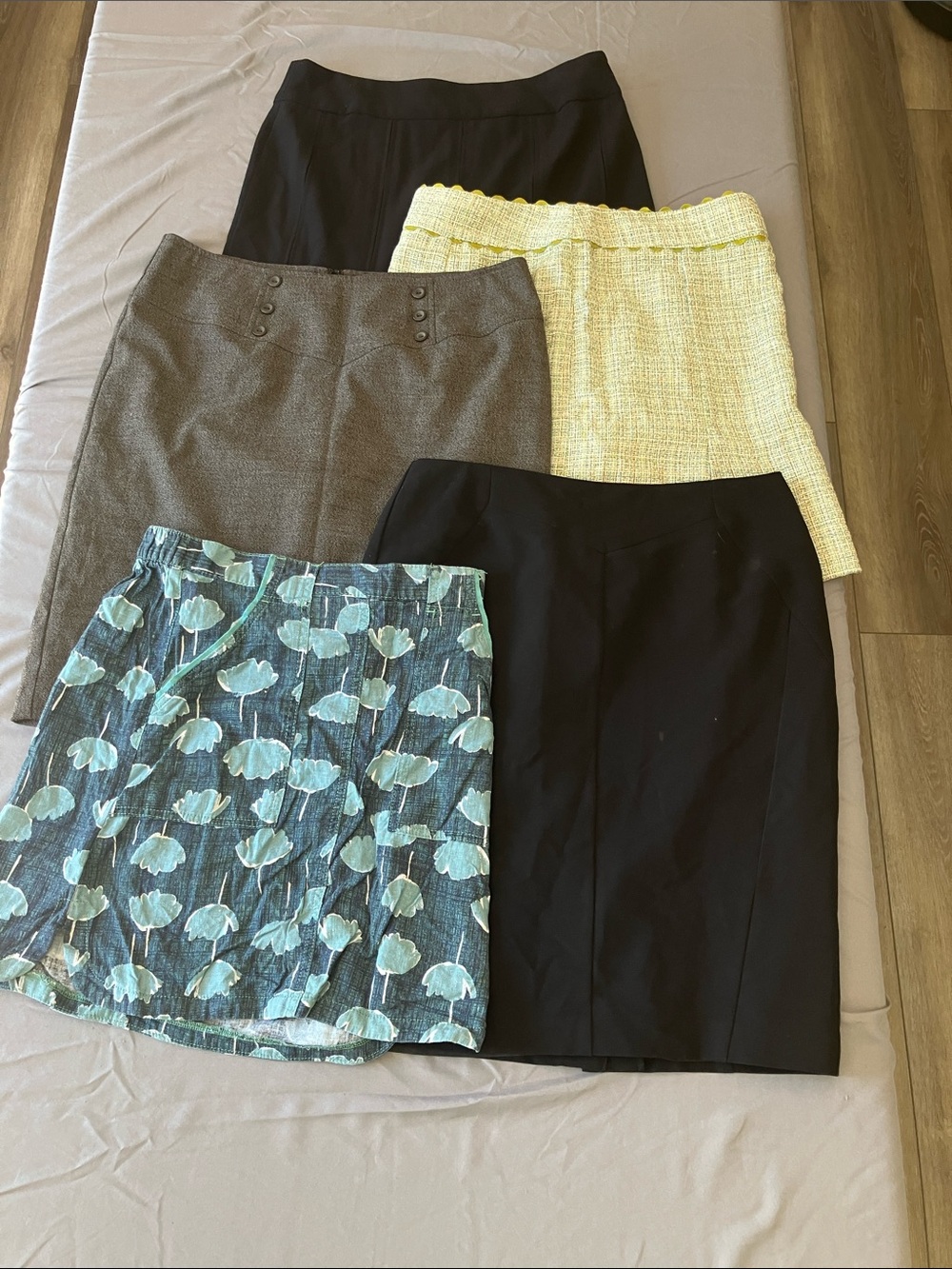 Women’s Skirt Bundle - 5 Skirts - Size 10